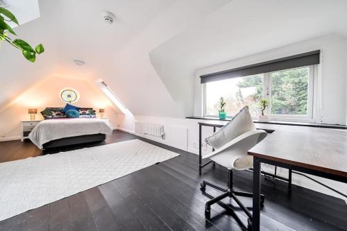 Ένα ή περισσότερα κρεβάτια σε δωμάτιο στο Detached 3 story 5 bedrooms, 4 double, 1 single 9 guests