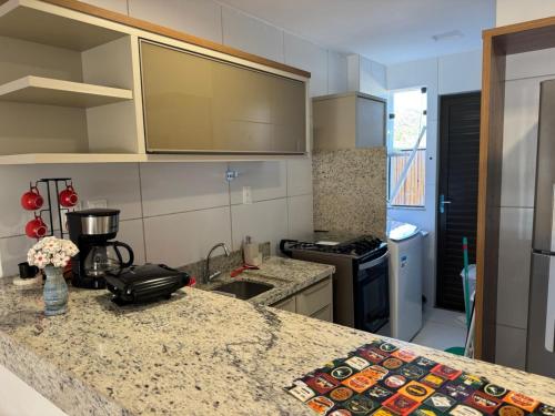 a kitchen with a counter top and a counter top at Residencial TIE Praia de Guarajuba in Camacari