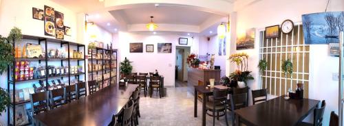 En restaurant eller et andet spisested på Đà Lạt Chay Guest House