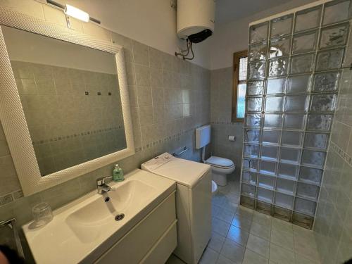 Ένα μπάνιο στο Cottage Reale