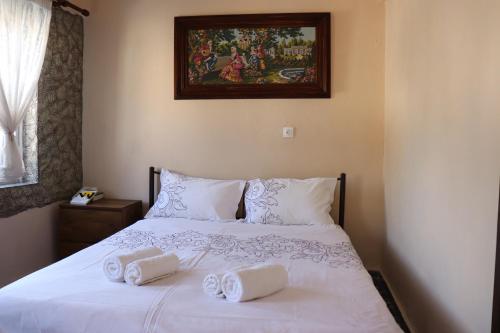 a bedroom with a bed with two towels on it at Mary's house in Makrikhórion
