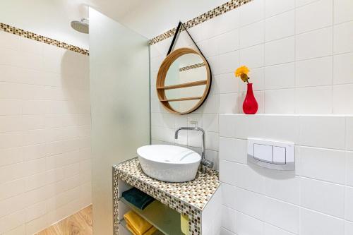 a bathroom with a sink and a mirror at GOLDEN LION APARTMENT by JR City Apartments in Vienna