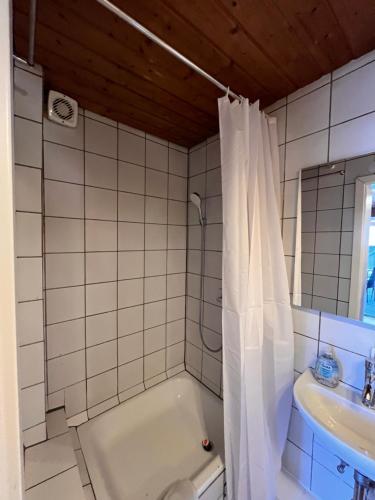 Ένα μπάνιο στο Ferienwohnung am Schloss