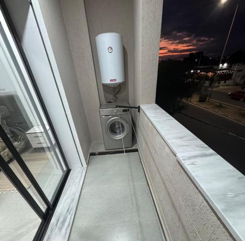 トリッファにあるImmeuble jounaidiの建物の脇にある洗濯機