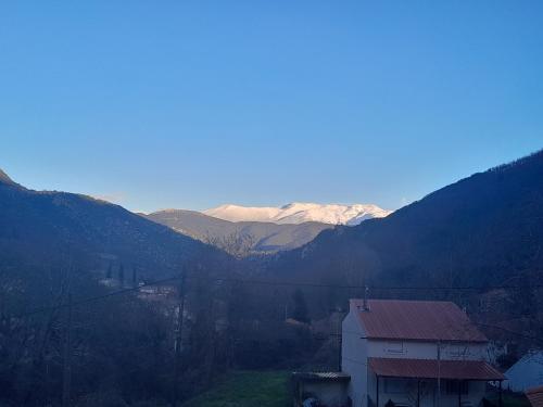 a view of a mountain range with snow capped mountains at Helmos Mountain View in Kértezi