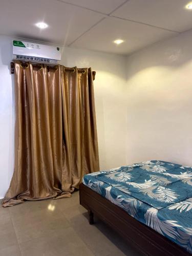 Postel nebo postele na pokoji v ubytování Appartement climatisé 3 pièces avec Wifi à Ouidah