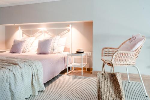 Ένα ή περισσότερα κρεβάτια σε δωμάτιο στο Beachfront apartment at Neorio Beach
