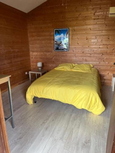 Postel nebo postele na pokoji v ubytování La Bananeraie Apt 35m2 piscine jardin tropical parking privé