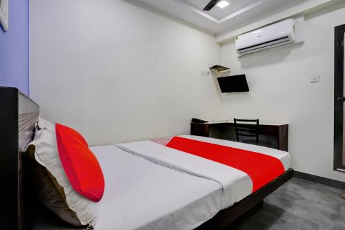 TV a/nebo společenská místnost v ubytování Hotel O Ashwi