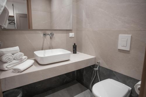 a bathroom with a sink and a toilet at Alexander House Hotel in San Ferdinando