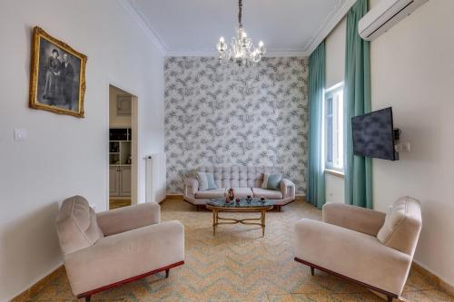 Samouil Apartment steps from the beach