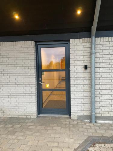 a door to a building with a reflection in it at Sus flat 6 in Ishøj