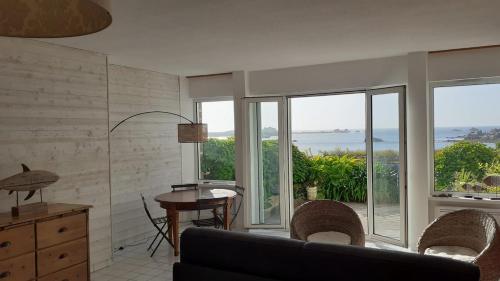 Un vrai paradis avec terrasse face à la mer