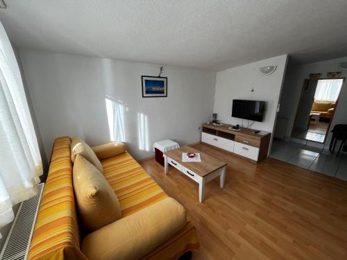 Apartment and Rooms Ruza