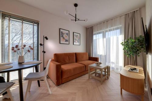 Beżowy Apartament Sun Seasons 24 w Świeradowie Zdroju z Parkingiem by Noclegi Renters