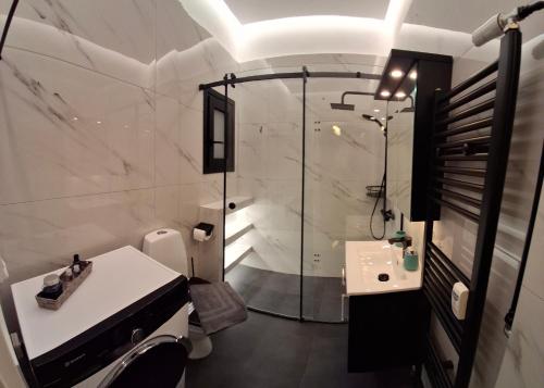 Xenia's Elegant Acropolis Suite