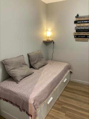 Postel nebo postele na pokoji v ubytování Appartement calme et cosy