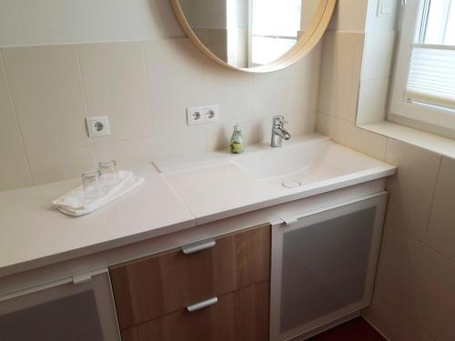 a bathroom with a sink and a mirror at Ferienwohnung am Wachhügel in Daasdorf am Berge