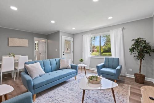 Zona de estar de 3BR Gem in Wheeling
