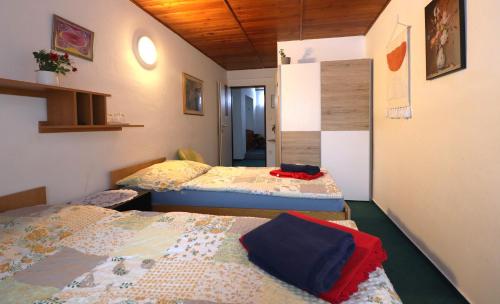 Postel nebo postele na pokoji v ubytování Penzion Tesák-ČERŇAVA