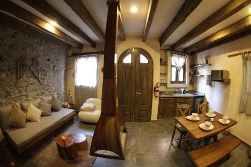 a living room with a couch and a table at Vecchia Luna: The coziest spot in ValQuirico in Santeagueda