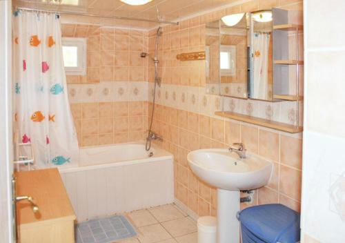 Koupelna v ubytování Appartement spacieux vue mer Trévou