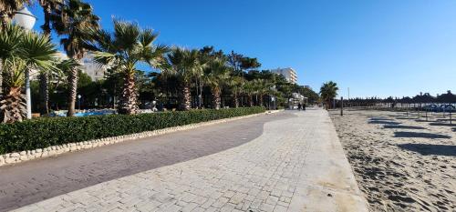 2BR Beach Apartment , 100m to Sea , 2 Balconies