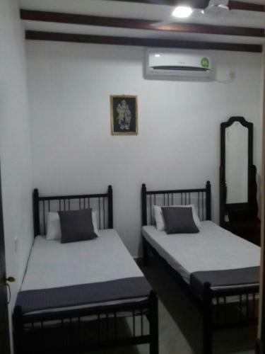 Una cama o camas en una habitación de Mahi's Place