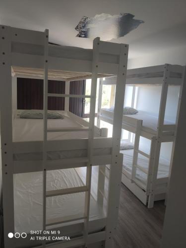 quelques lits superposés dans une chambre dans l'établissement Superbe appartement de 66m2 aux pieds des pistes, à Villard-de-Lans