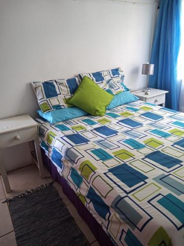 Eagles Nest hostel plus self catering private unitsにあるベッド