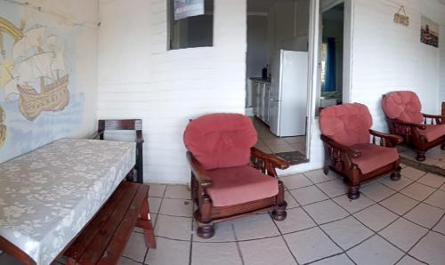 Eagles Nest hostel plus self catering private unitsにあるシーティングエリア