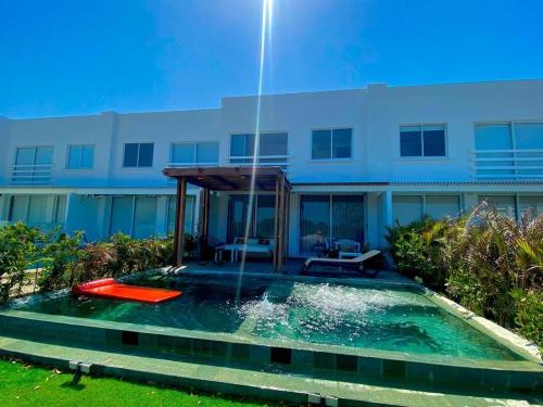 Hồ bơi trong/gần Hermosa casa en Karibana Ctg
