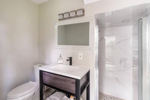 Un baño de ENTIRE BACHELOR UNIT EN-SUITE UPTOWN WATERLOO - e4