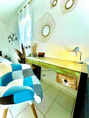 a bedroom with a bed and a desk with a mirror at Studio Le Pradet in Le Pradet