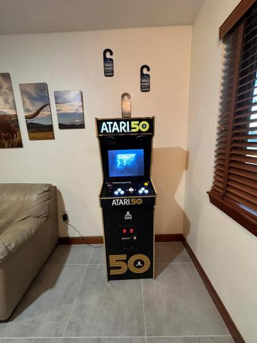 Gambar di galeri bagi Spacious Arcade Table Tennis Game Room Cowboy Pool Near Tx Motor Speedwayby Vacation Your Way di Fort Worth