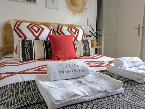 En eller flere senge i et værelse på La Petite Plume - PrestiPlace Collection