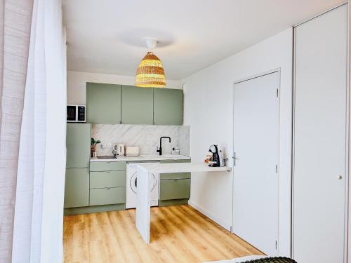 Kuchyň nebo kuchyňský kout v ubytování Studio Cosy idéalement situé