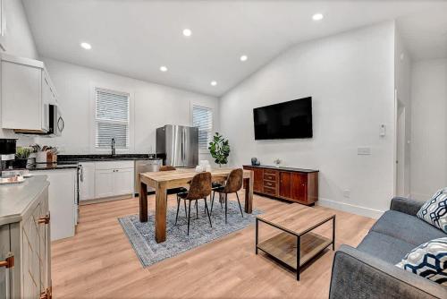 a kitchen and living room with a table and a couch at Decca's Guesthouse in Siloam Springs