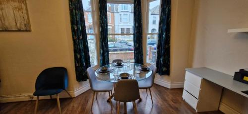 a room with a table and chairs and a window at Charming Flat in Wimbledon in London