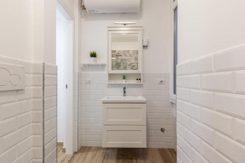 Hostly-The Porta Pia Suite-Rome Centre with Charme