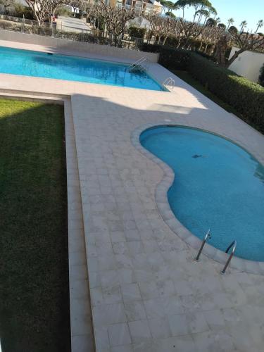 Kolam renang di atau dekat dengan Cambrils Beach