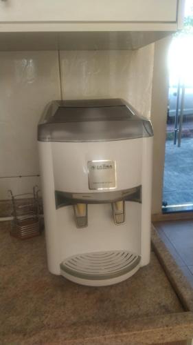 a microwave oven sitting on top of a counter at Zen Garden Experience - Inn & Bistrô in Foz do Iguaçu
