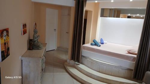 a small bedroom with a bed and a mirror at Beach Villa am Praia de Chaves, Boa Vista, Cabo Verde in Boa Ventura