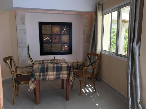 a dining room with a table and chairs and a window at Beach Villa am Praia de Chaves, Boa Vista, Cabo Verde in Boa Ventura