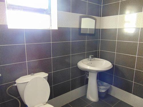 Koupelna v ubytování Al-Nujoom Hotel Suites
