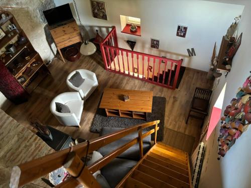 an overhead view of a living room with a staircase and a living room at Appartement spacieux à Chenevrey-et-Morogne 160 m² avec terrasse in Chenevrey-et-Morogne