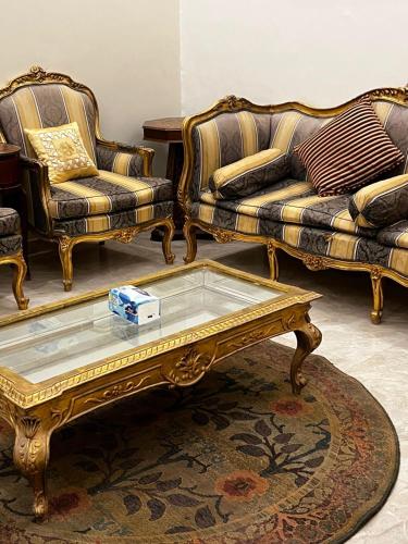 Apartment with private entrance