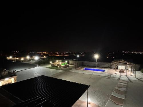 a night view of a parking lot with lights at Apartamento Rural Casa Cueva in Murcia