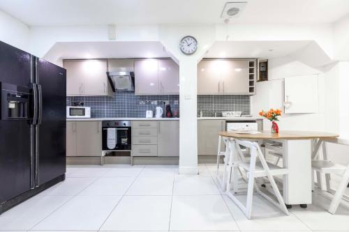 Kuchyň nebo kuchyňský kout v ubytování Indipendent flat with patio