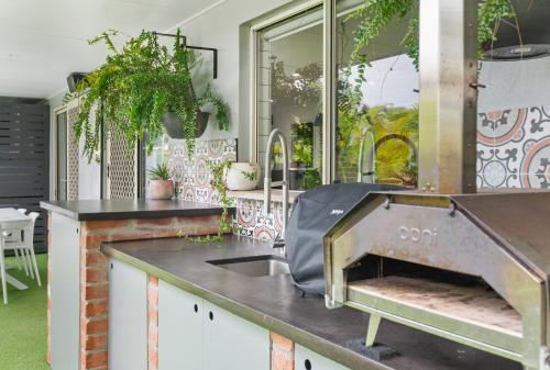 a kitchen with a counter with an outdoor oven at Spacious 3bdroom entertaining unit close to city, cafes and shops in Brisbane
